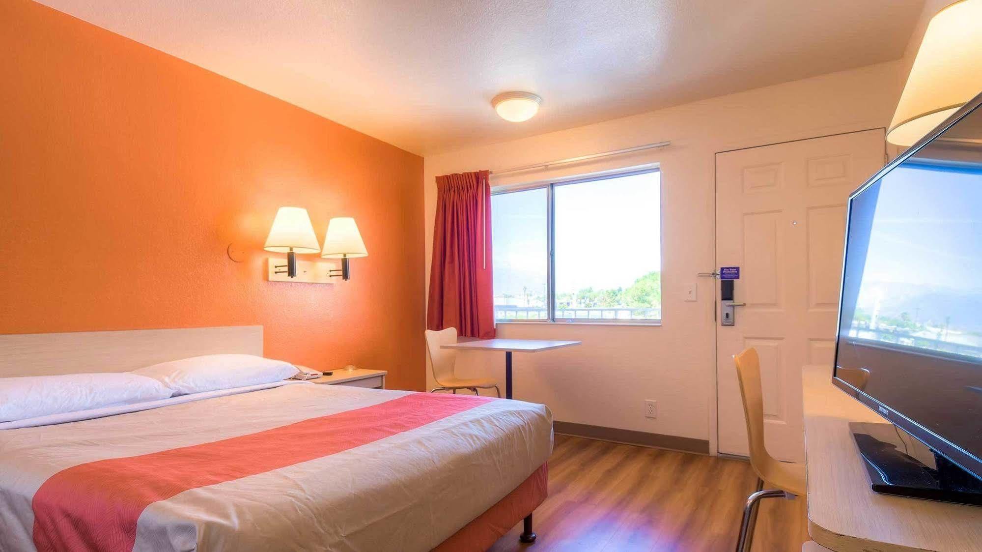 Motel 6-San Bernardino, Ca - North Serrano Village ภายนอก รูปภาพ